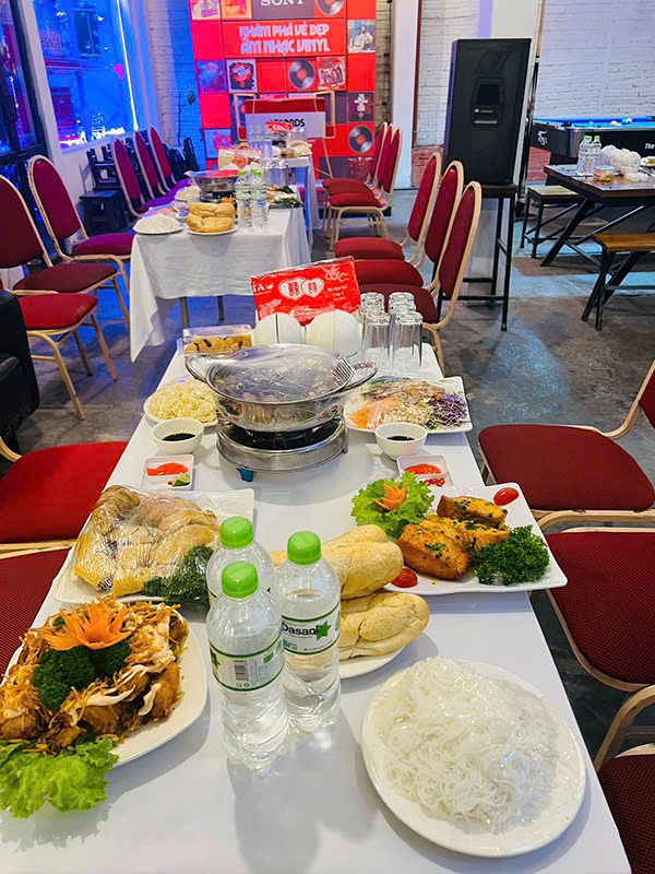 đặt cỗ gà đông tảo ở Giang Biên
