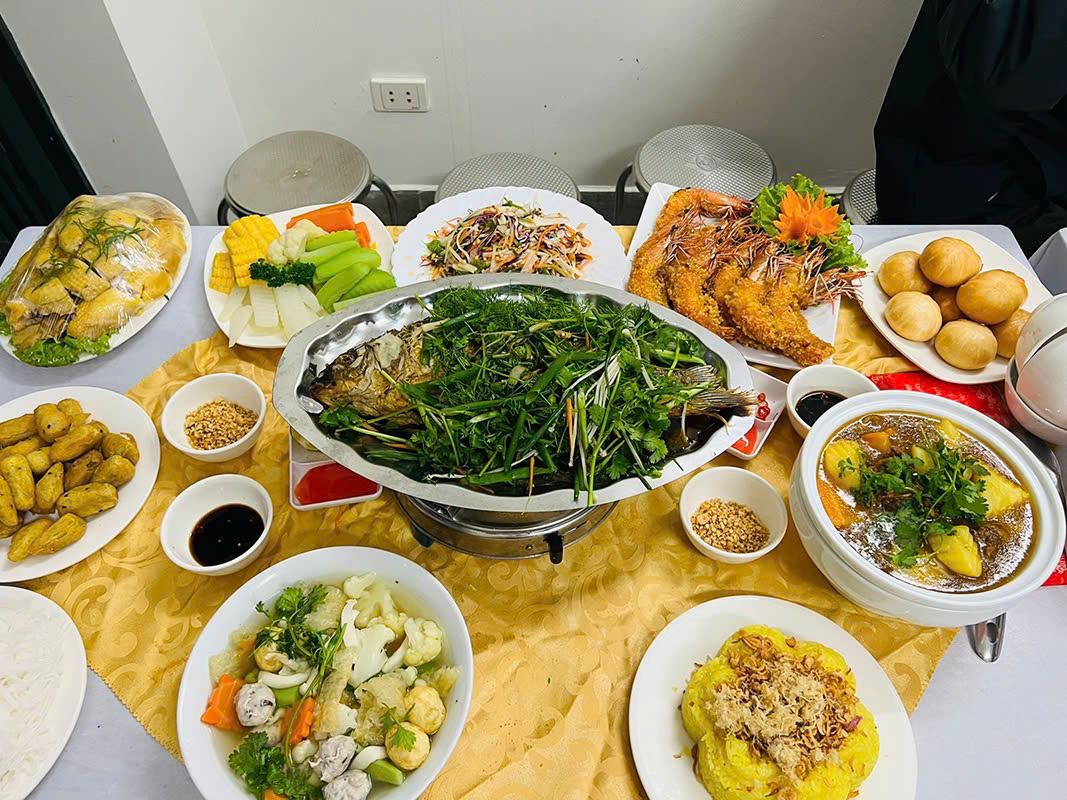 đặt cỗ chung cư ở Giang Biên