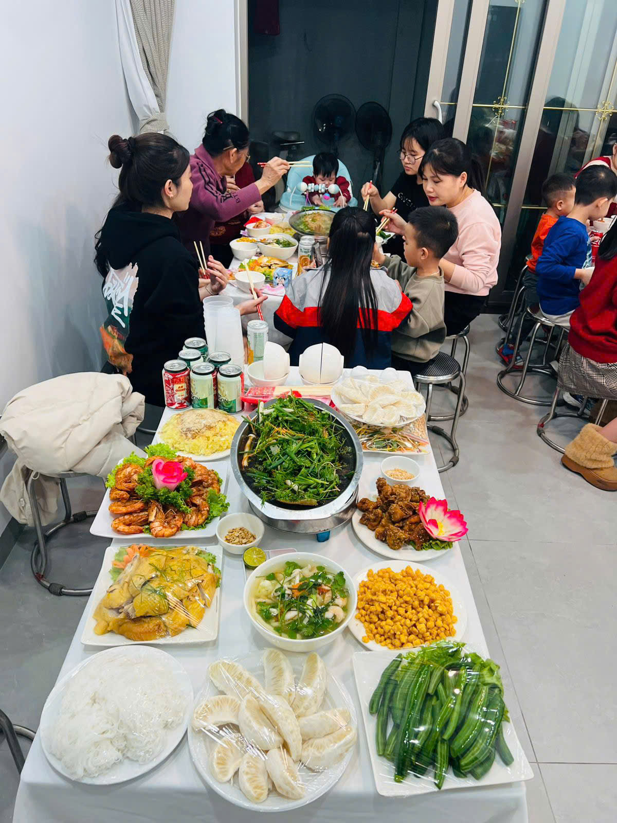 đặt cỗ trung thu ở Giang Biên