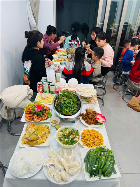 Ảnh đặt cỗ 8 tháng 3 ở Giang Biên