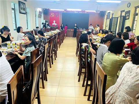Ảnh đặt cỗ công ty ở la khê