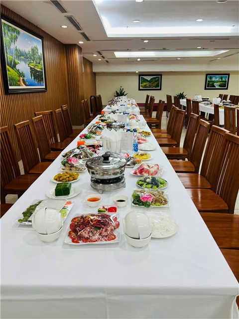 Ảnh đặt cỗ ngỗng ở Giang Biên